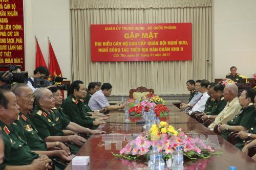 Gặp mặt các tướng lĩnh nghỉ hưu trên địa bàn Quân khu 9 ảnh 1